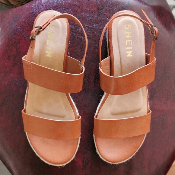 Light cognac color sandals - Picture 4 of 4